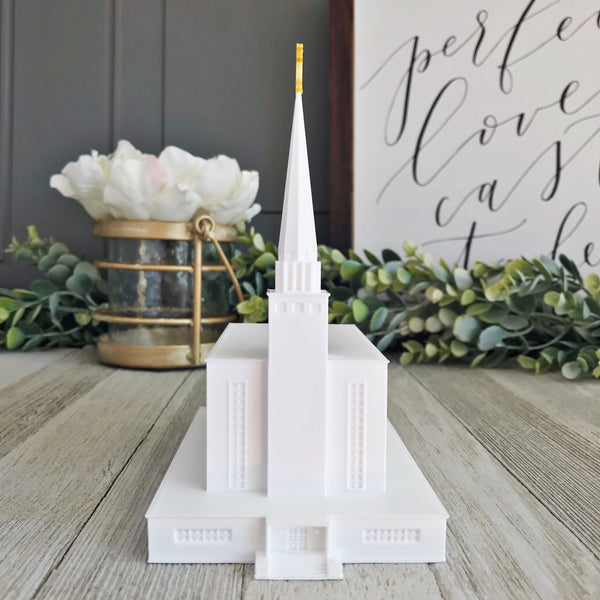 London England Temple Statue