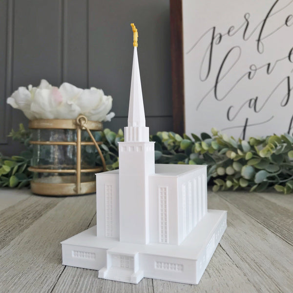 London England Temple Statue