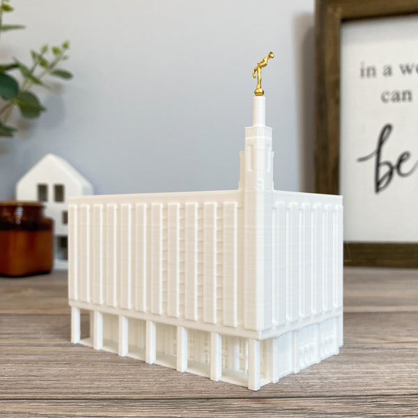 Manhattan New York Temple Statue